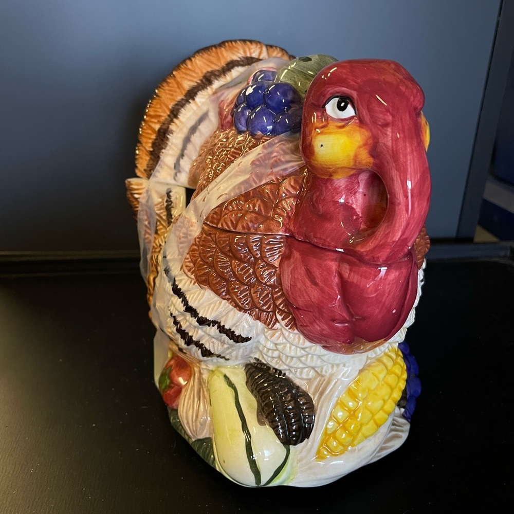Jay Imports Turkey Shaped Gravy Boat “Missing Ladle” couple scuffs see photos